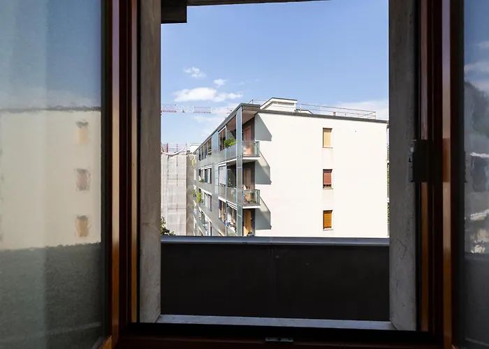 Simply Six Apartment