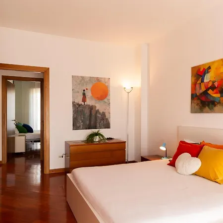 Simply Six מילאנו